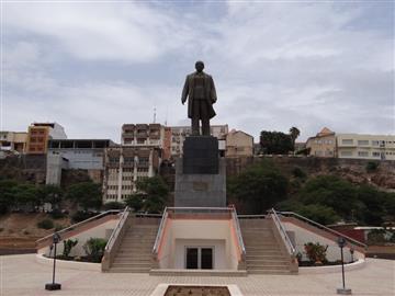 Homenagear os nossos Heróis com Estátuas