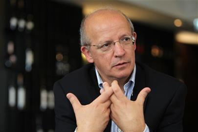 Pela distituiçao de António Costa , Augusto Santos Silva , Vasco Cordeiro como eurodeputado e Carlos César 