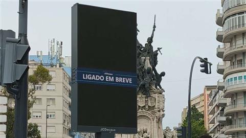 Retirar painéis publicitários que comprometam segurança rodoviária
