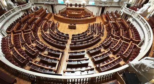 VOTOS EM BRANCO DEVEM TER ASSENTO PARLAMENTAR
